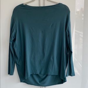 Lululemon Back in Action top size 6